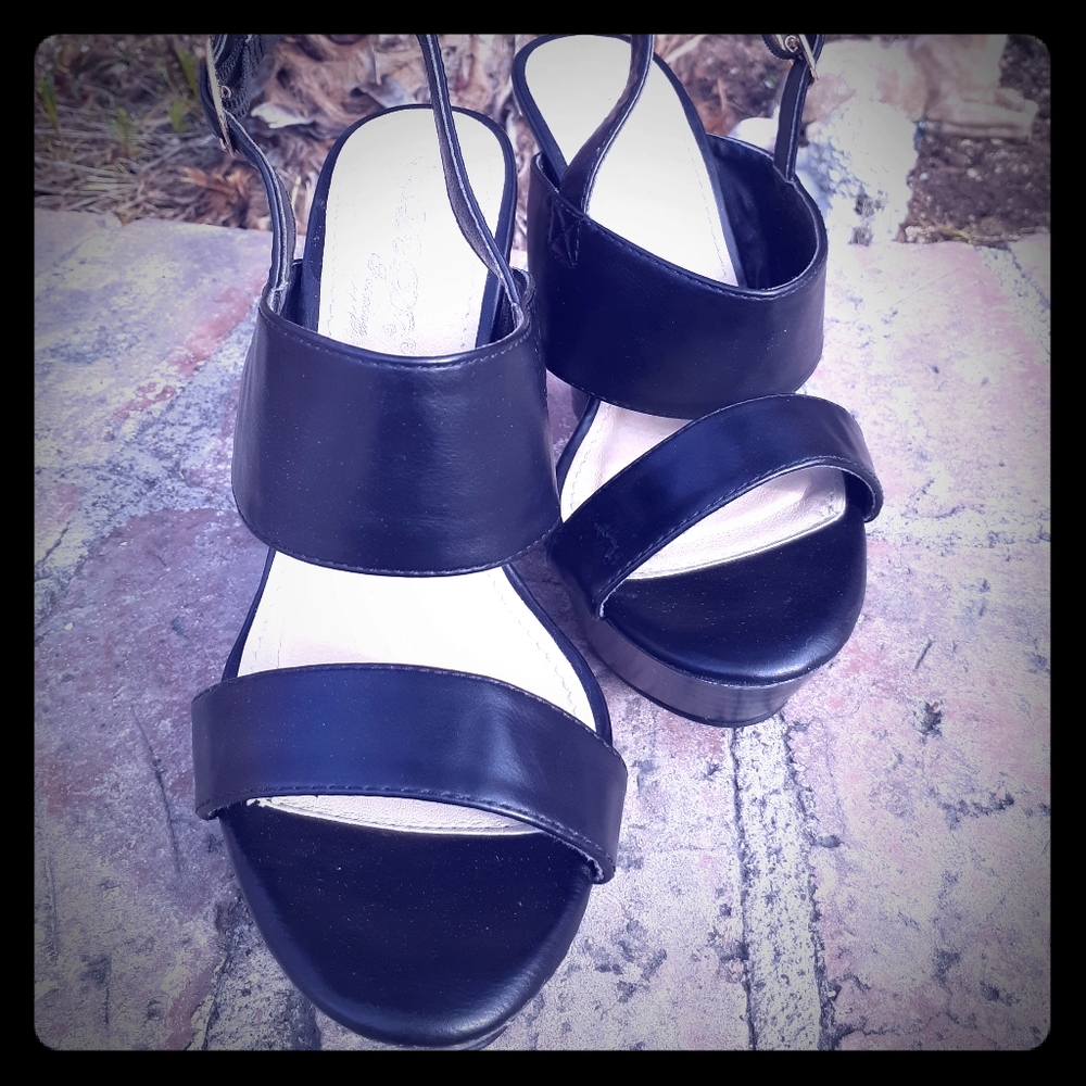 Women Good Condition Black Clogs